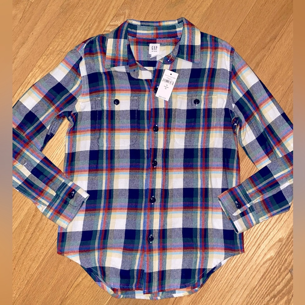 NWT Plaid Designed Flannel Button Down Collared Shirt